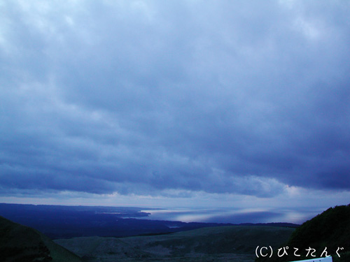 寒風山夕暮れ時の不思議な雲群　2011年5月下旬