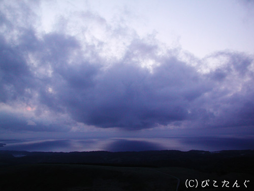 寒風山夕暮れ時の不思議な雲群　2011年5月下旬