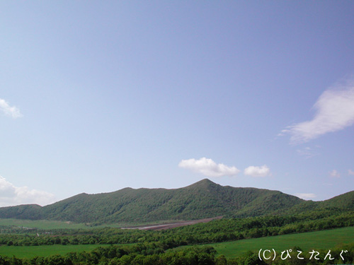 ドライブルートより田代山を望む　2011年6月上旬